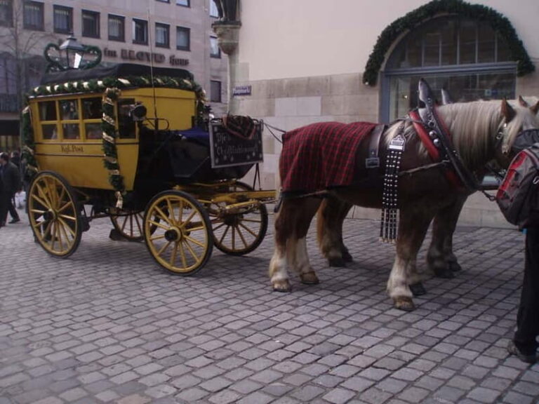 Nuremberg: Old Town and Christmas Market 1.5-Hour Tour - Exploring the Christmas Market