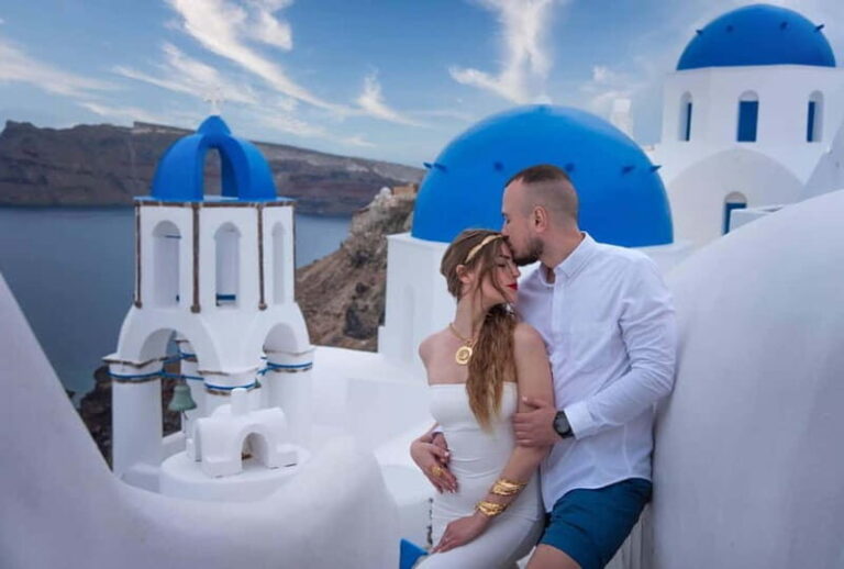 Oía: Santorini Professional Photoshoot with Edited Photos - Whats Included and Whats Not?