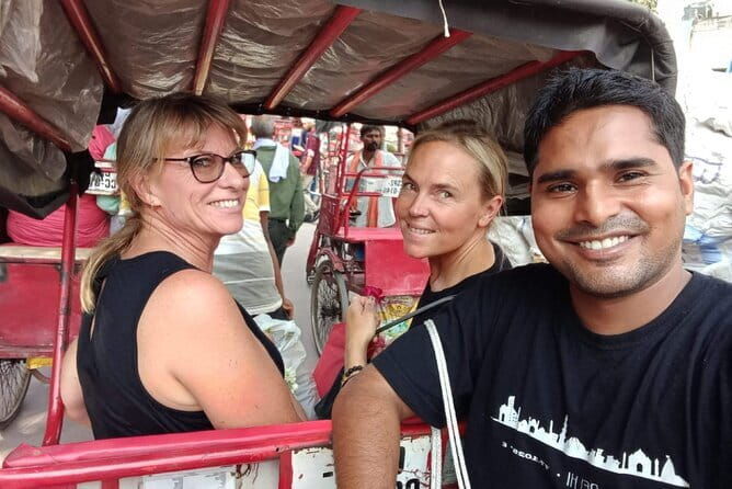 Old Delhi Spice Market and Temple Tour - Exploring Old Delhi: An Insightful Walk Through History and Flavor