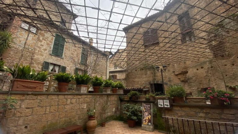 Orvieto: Duomo & Hidden Wonders Walking Tour - The Value of This Tour