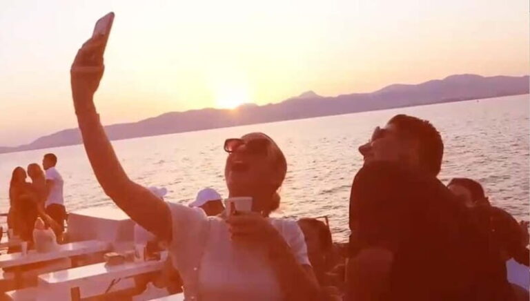 Palma de Mallorca: Sunset Boat Party with DJ and Animation - Why the Price Is Justified