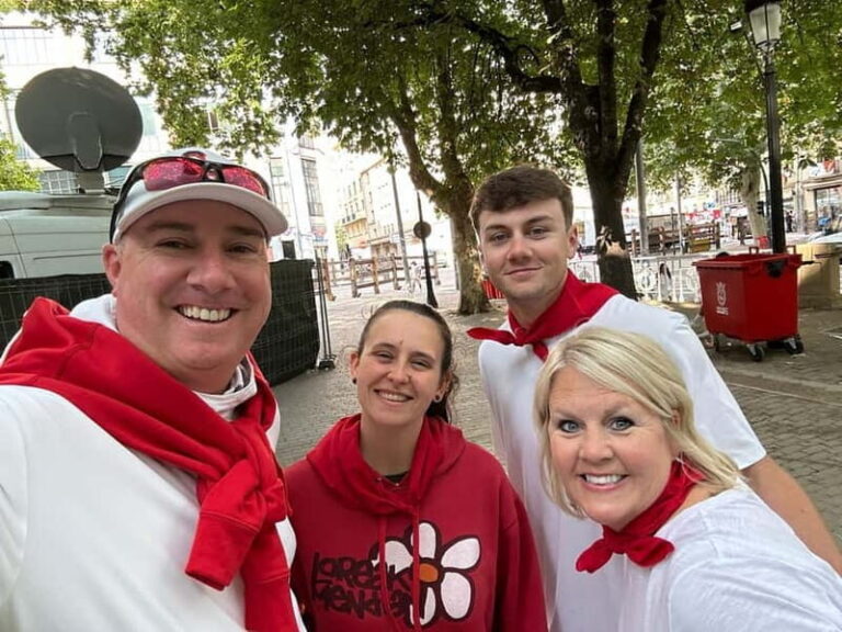 Pamplona: Walking Tour and Photo Session with Bulls - Exploring the Pamplona Walking Tour