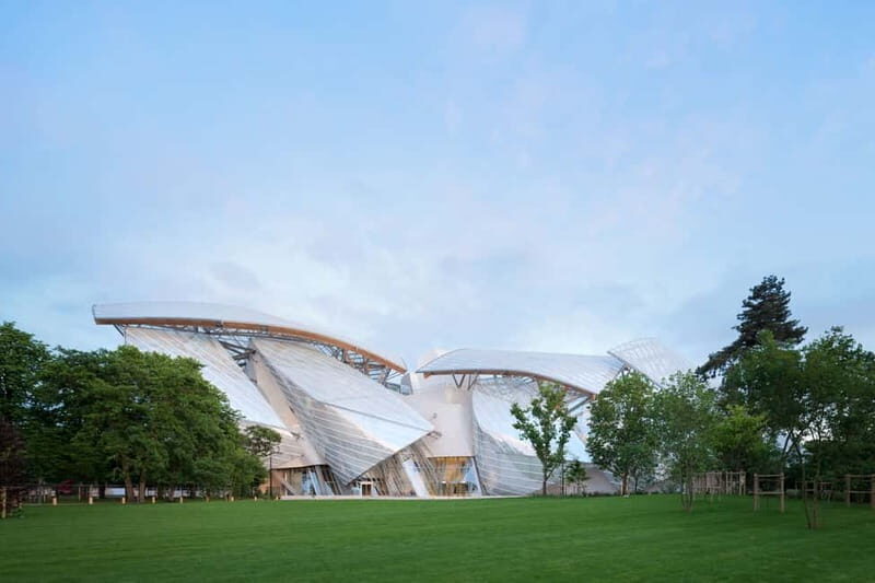 Paris: Fondation Louis Vuitton Premium Access Ticket - Navigating the Experience: From Entry to Exhibition Halls