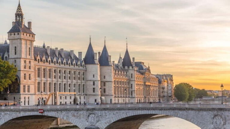 Paris : Historic Heart of Paris: Île de la Cité Walking Tour - Who Is This Tour Best For?