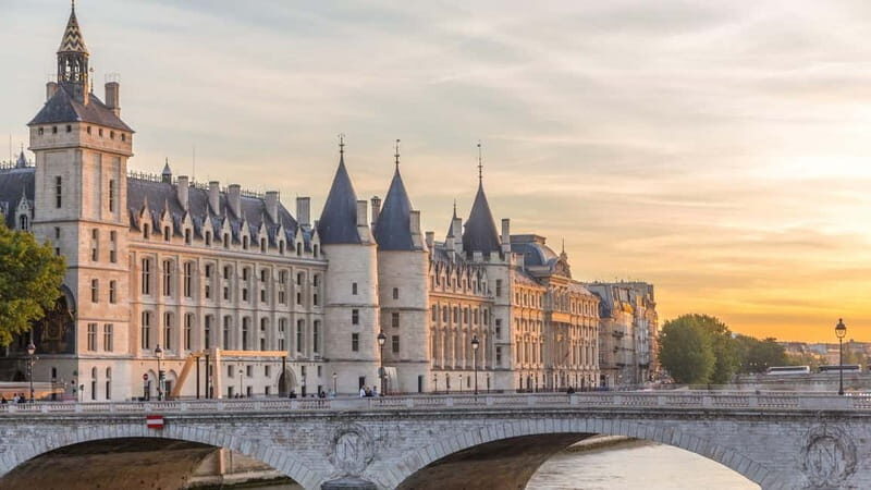 Paris : Historic Heart of Paris: Île de la Cité Walking Tour - Who Is This Tour Best For?