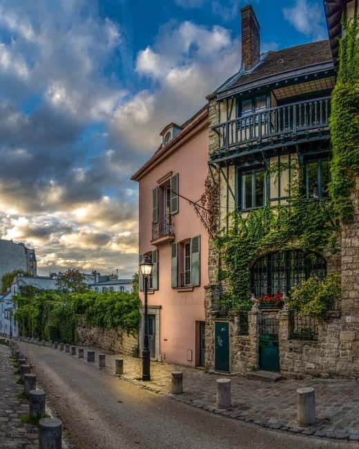 Paris: Montmartre Highlights Walking Tour with a Local Guide - What to Expect & Practical Tips