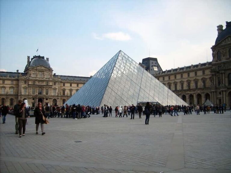 Paris: Notre-Dame Cathedral and Ile de la Cité Guided Tour - The Itinerary Breakdown