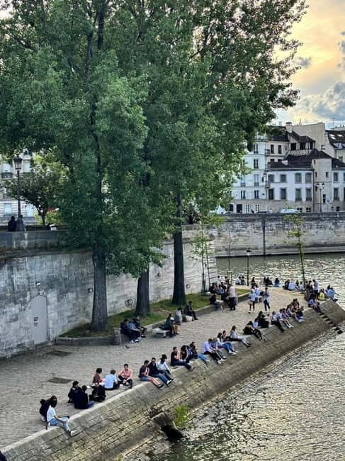 Paris: Private Guided Tour with a Local in English/Russian - The Experience: What Makes It Stand Out