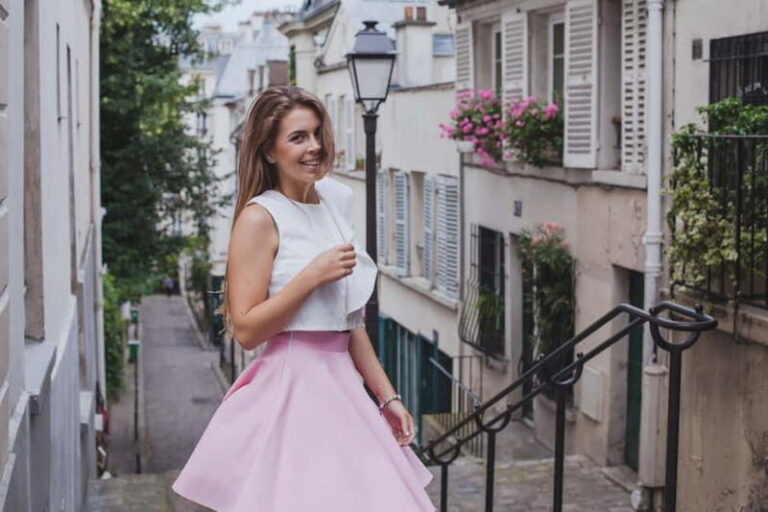 Paris: Private Montmartre Photoshoot with Parisian Charm - The Authentic Experience
