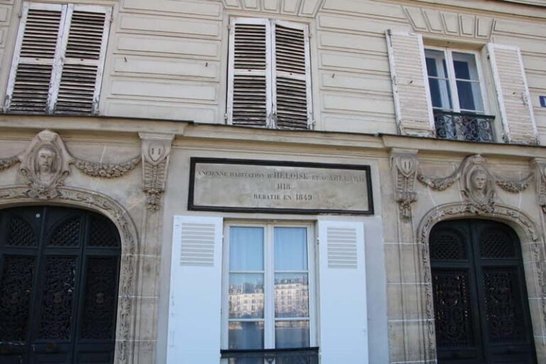 Paris: Private Walking Tour with Notre Dame Medal - What Youll Love About This Tour