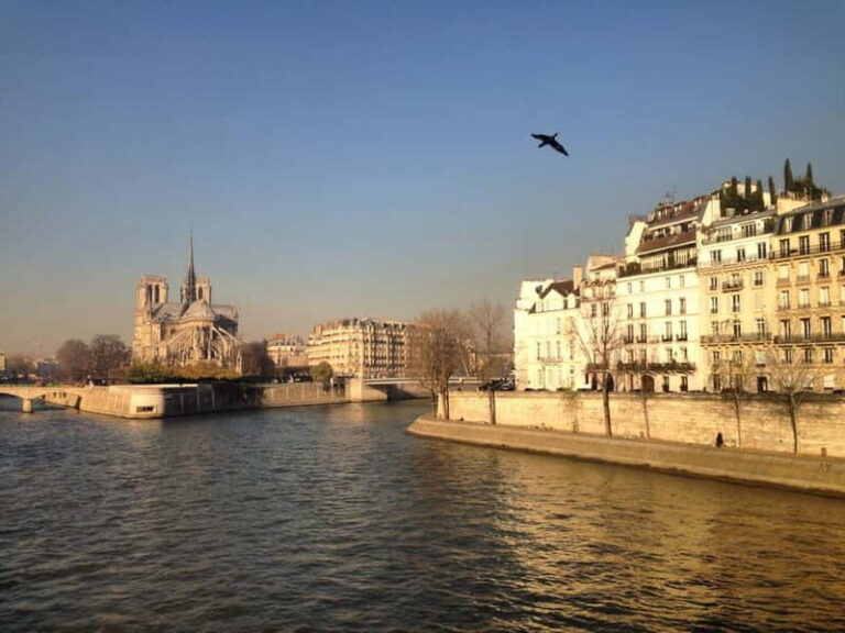 Paris: The vibrant city center and Le Marais - A Closer Look at the Tour Experience