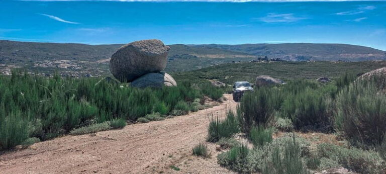 Passeio Guiado em 4x4 para conhecer a Serra da Estrela - The Cultural and Gastronomic Touch