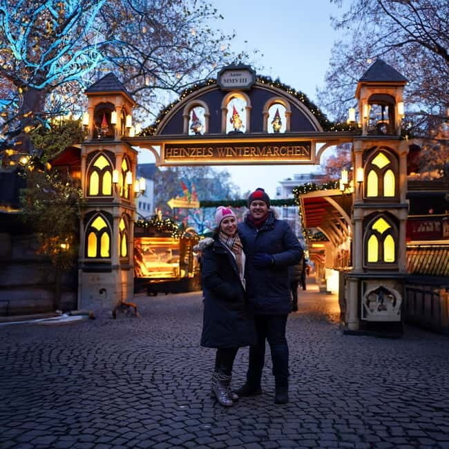 Photo shoot at the Cologne Christmas market with a local photographer - Why This Experience Offers Great Value