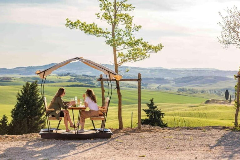 Pienza: guided tasting of Orcia DOC wine and organic EVO oil - Location and Setting