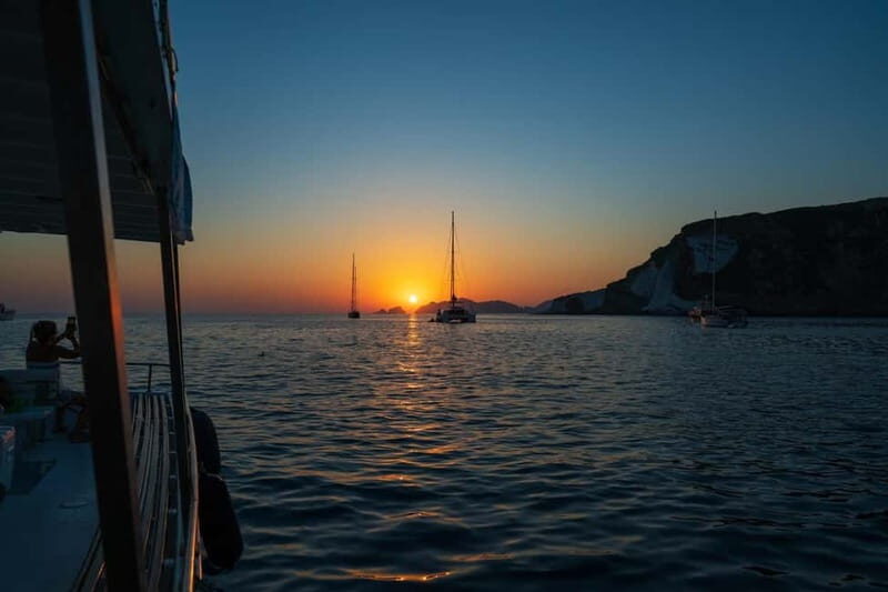 Ponza: Sunset by boat with aperitif and swim at Chiaia di Luna