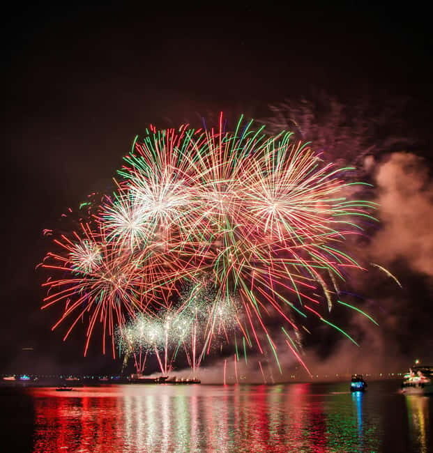 Pore: Firework Sea Cruise - The Experience in Detail