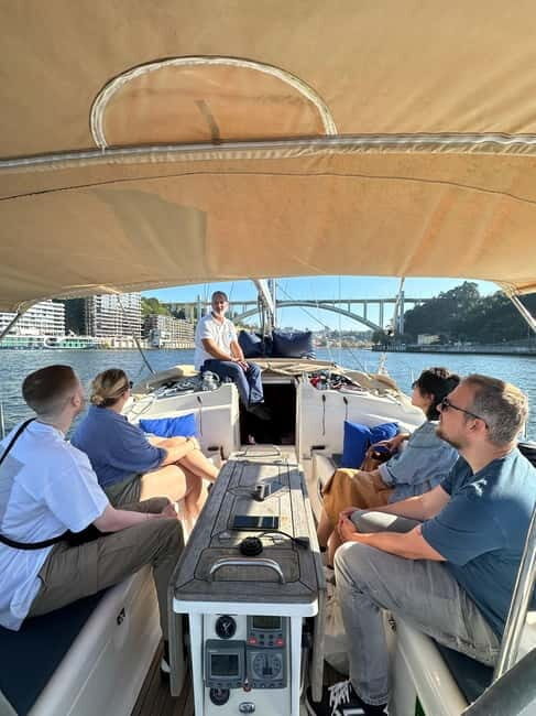 Porto 4H: Charm cruise, wine tasting and vintage van tour - Who should consider this tour?