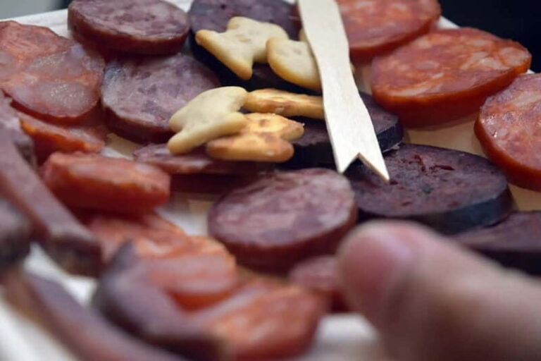 Porto: Food Tour with Tastings and Souvenirs - Tastings and Local Specialties