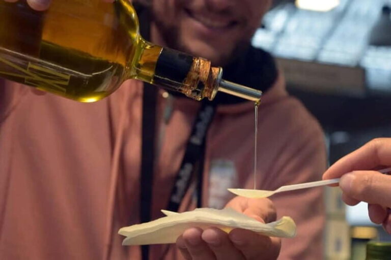 Porto: Food Tour with Tastings and Souvenirs - Value and Practical Aspects