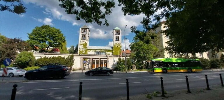 Pozna: Guided Bike/E-Bike Tour with Local Attractions - What sets this tour apart?