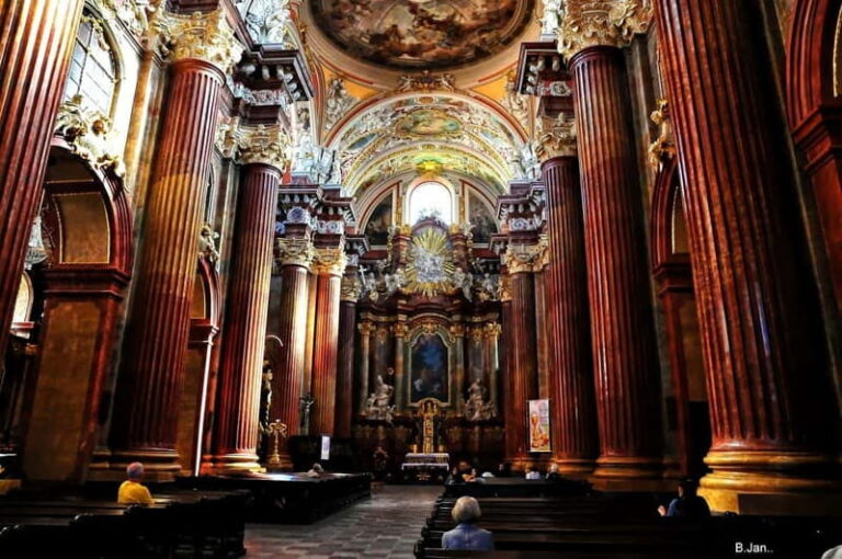 Poznan Old Town and Top Attractions Private Walking Tour - The 5-Hour Tour: A Military and Nature Escape