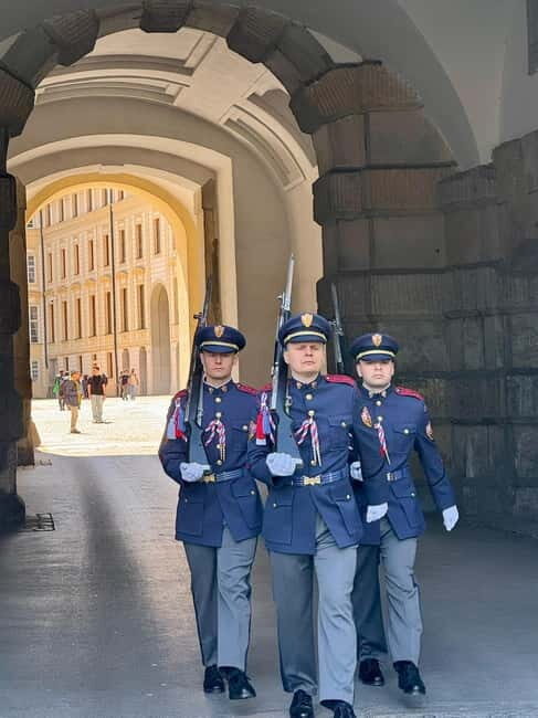 Prague: Castle, Lesser Town & Charles Bridge Tour - Exploring the Itinerary in Detail