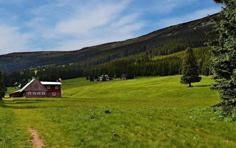 Prague: Day trip to Krkonoe Mountains - Exploring the Krkonoe Mountains from Prague