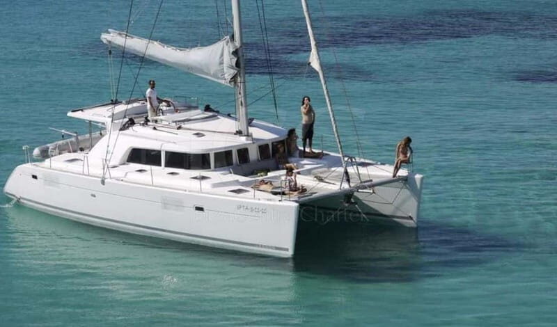 Premium and exclusive catamaran in Lanzarote - Discovering Lanzarote from the Water