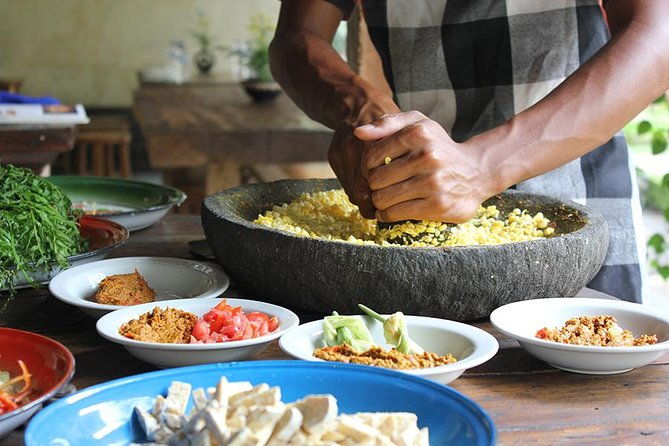 PRIVATE Balinese Cooking Class in Ubud with Dewa with Transfers - Key Points