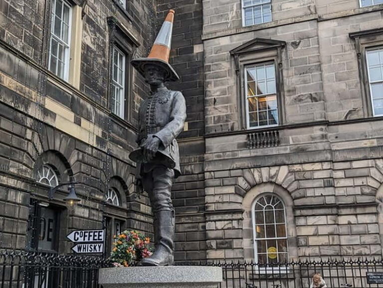 Private city tour of Edinburgh Old Town and the historic Royal Mile - Exploring the Royal Mile and Old Town
