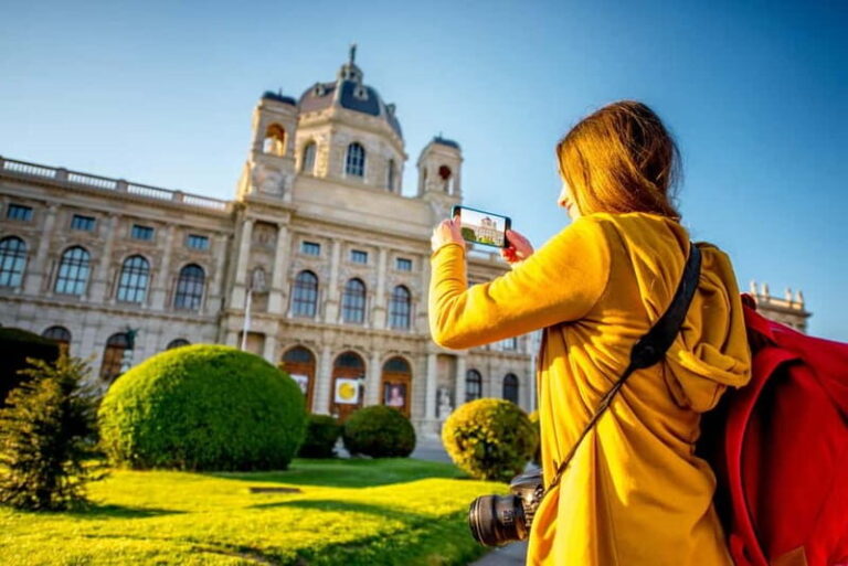 Private day trip: Budapest > Bratislava & Vienna, in English - Transport and Group Comfort