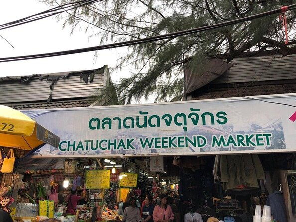Private Exclusive Guided Chatuchak Weekend Market Shopping Tour - Key Points