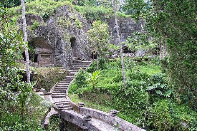 Private full-day tour with hot spring - The Experience from the Guides’ Perspectives