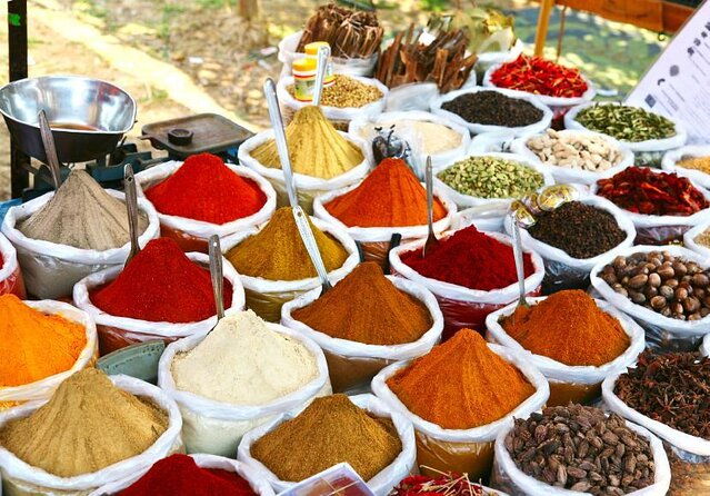 Private Mumbai Home Vegetarian Cooking Class with Crawford Market Visit and Lunch - Key Points