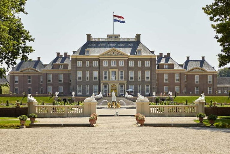 Private Royal Tour : Paleis Het Loo and Muiderslot castle - The Grand Finale: Muiderslot Castle