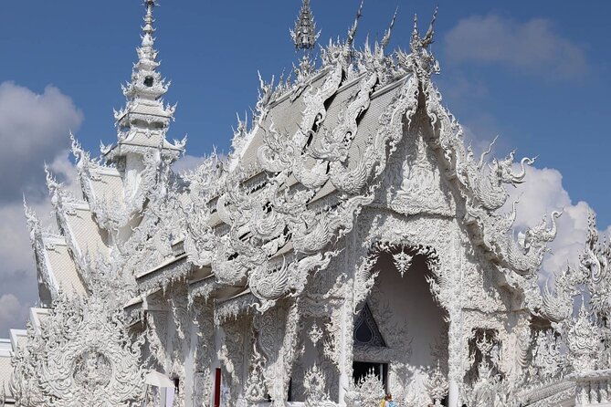 Private Tour Chiang Rai 3 Wonderful Temples & Lalitta Cafe - Exploring the Itinerary: What You Can Expect
