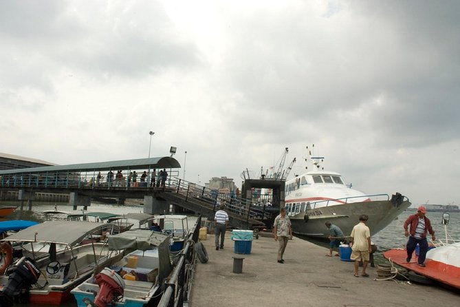 Private Tour: Crab Island Sightseeing Boat Ride and Seafood Lunch - A Closer Look at the Private Crab Island Sightseeing Boat Ride and Seafood Lunch
