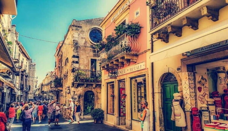 Private tour of Taormina with entrance to the Teatro Antico - Discovering the Ancient Theater of Taormina