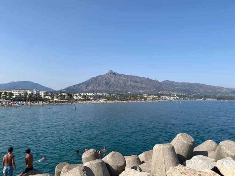 Puerto Banús: Private Nightclub Tour with 3 Clubs, 1 Drink, and Transportation - The Clubs and Atmosphere