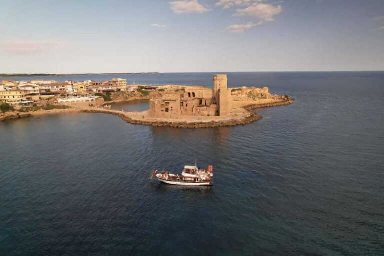 RaccontiAmo Daily cruises Le Castella Isola Capo Rizzuto - Setting Sail from Le Castella: A Visual Feast