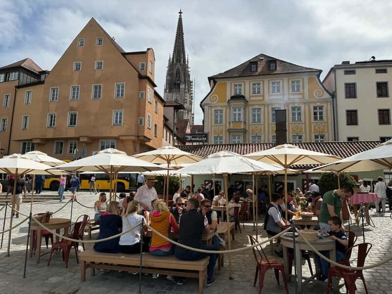 Regensburg Unveiled: Through Its People, Art and Flavors - Architectural Marvels and Artistic Discoveries