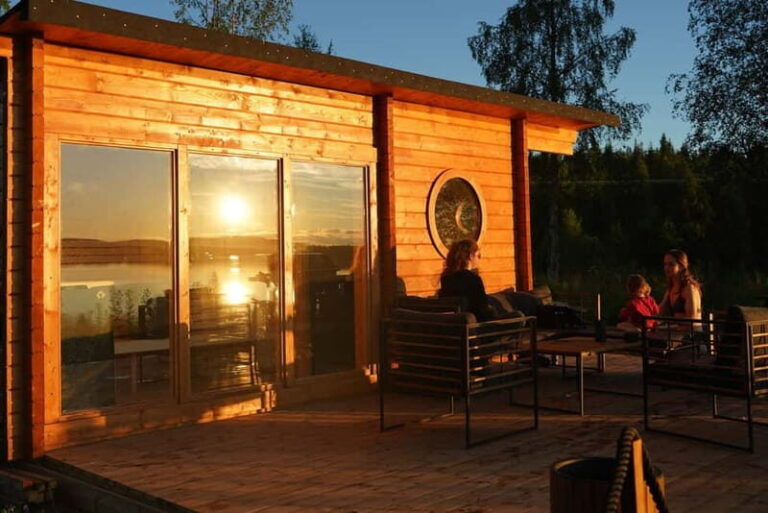 RELAXING CANOE & PANORAMIC SAUNA EXPERIENCE FROM ROVANIEMI - Who Will Love This Tour?