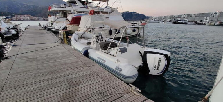 Rent a boat in Taormina without a license - Why Choose a License-Free Boat Rental in Taormina?