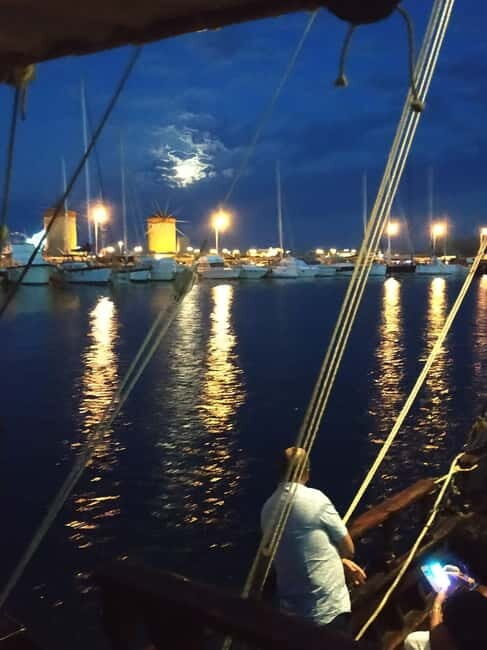 Rhodes: Night Cruise with Live Music and Sightseeing. - The Itinerary in Detail