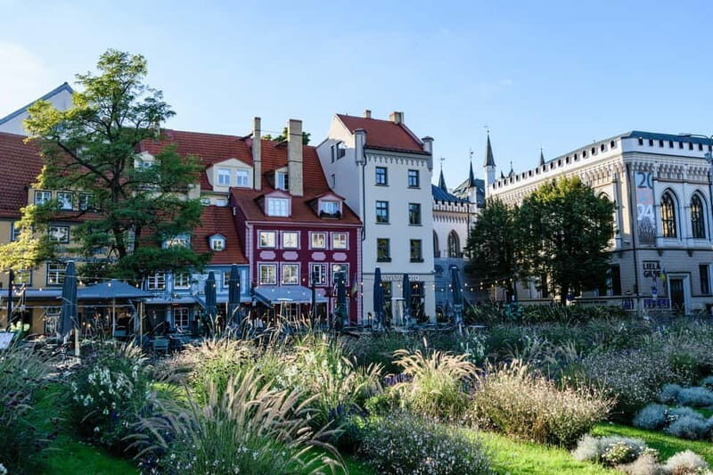 Riga: 2-Hour Walking Tour in the Old Town - Exploring Riga’s Old Town: What to Expect on the Tour