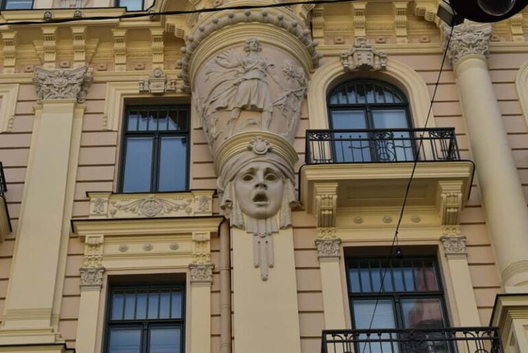 Riga: 2-Hours Art Nouveau Walking Tour - The Value of a Guided Art Nouveau Tour in Riga