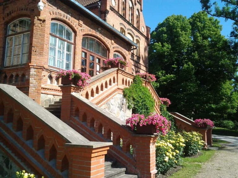 Riga: Nearby Manors and Castles Tour - Itinerary Breakdown: What To Expect