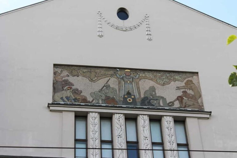 Riga`s Humor and History Walking Tour - A Detailed Look at the Rigas Humor and History Walking Tour