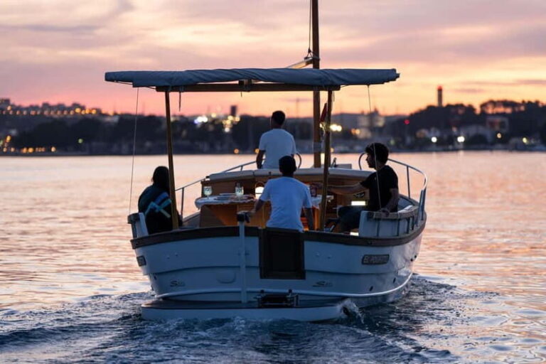 Romantic private tour of the Port of Mahón - Classic Llaut - An Authentic Voyage in Mahón’s Harbour