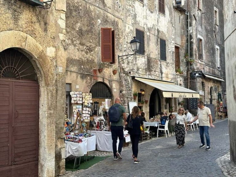 Rome: Ninfa Gardens, Sermoneta, and Lunch Private Tour - Exploring Sermoneta and Its Castle